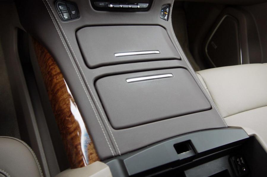  Chevrolet Tahoe 2015 года  (фото 15 из 62)